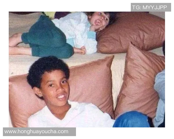 小罗童年时光足球明星小罗小时候的珍贵照片回顾